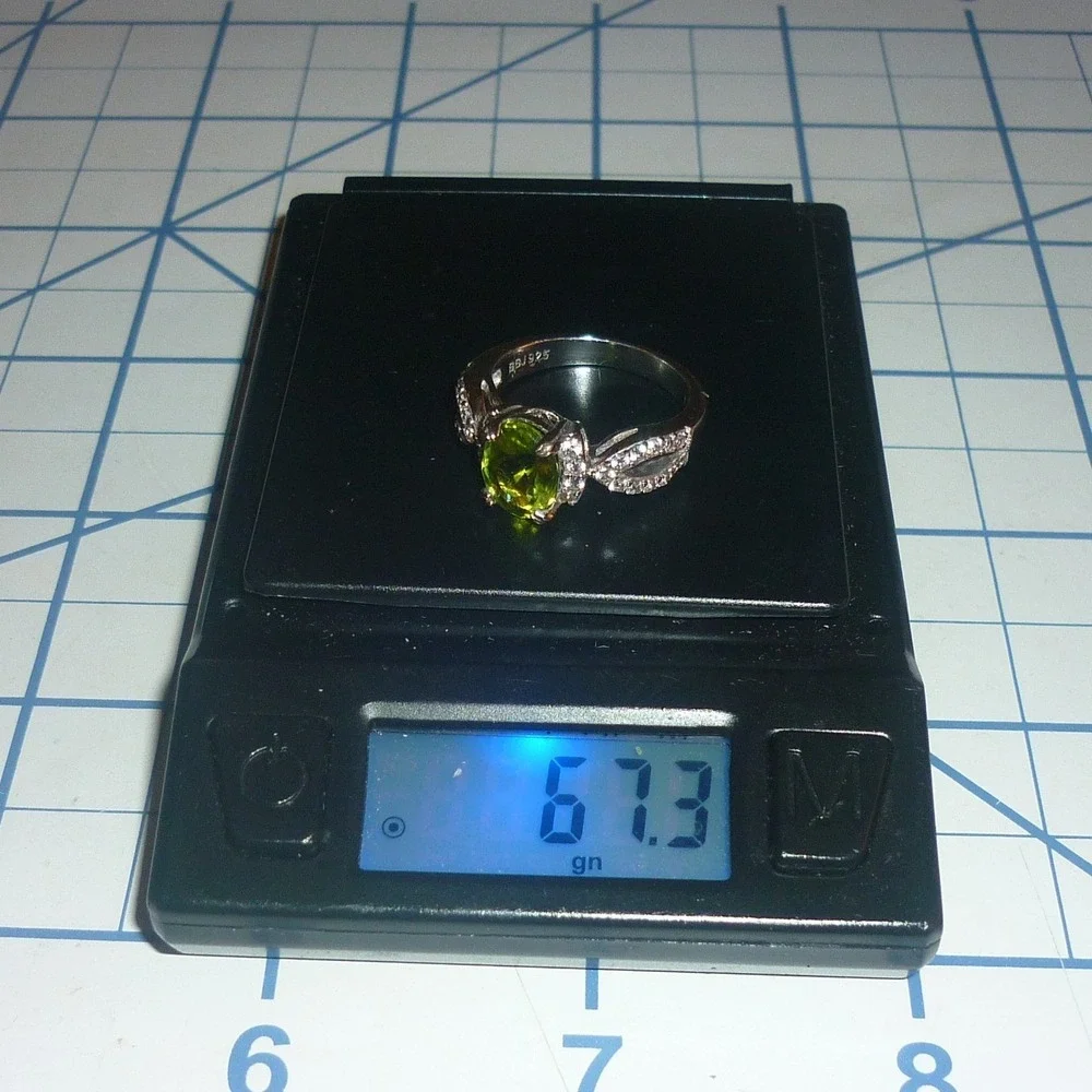 BBJ Peridot Infinity Ring Women Size 6.75 Green Sterling Silver‎ 925 Excellent